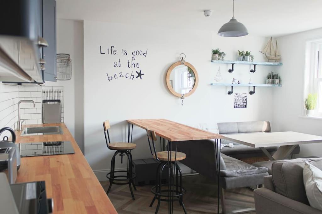 Lovely 2- Bedroom Apartment With Stunning Sea Views Worthing Extérieur photo